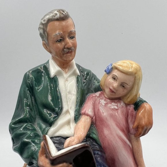 Royal Doulton Figurine: ‘Grandpa’s Story’ — HN 3456 - Picture 10 of 10